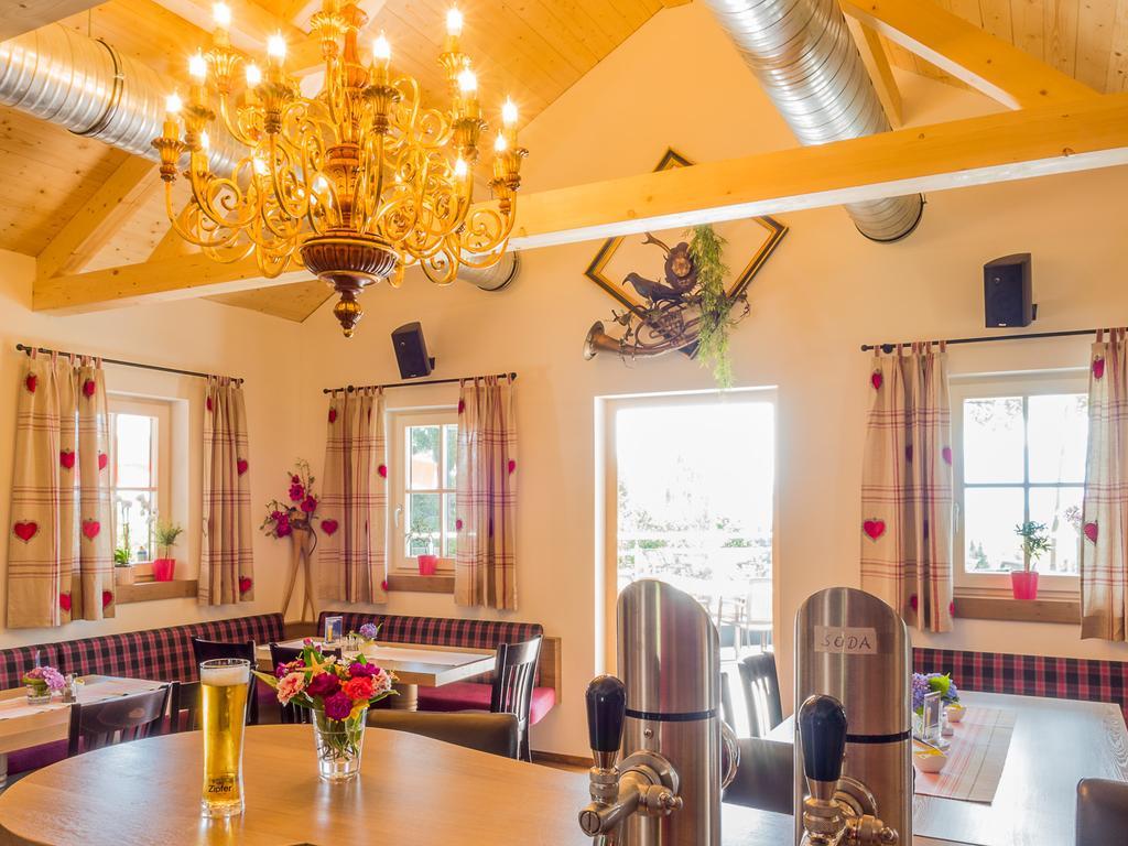 Siri'S Einkehr Hotel Sankt Georgen im Attergau Eksteriør billede